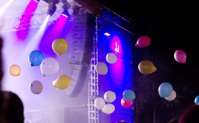 Luftballons machen glücklich – immergute Stimmung beim Auftritt von Liima auf dem Immergut-Festival. Foto: detektor.fm