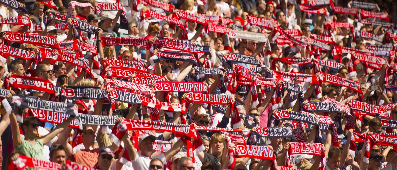 Fans im Freudentaumel: RB Leipzig hat es in die erste Bundesliga geschafft. Foto: AFP | Robert Michael.