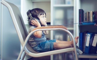 Stillsitzen und zuhören – das kann für Kinder mit ADHS mitunter schwierig sein. Kommt das Aufmerksamkeitsdefizit tatsächlich immer häufiger vor? Foto: CC BY 2.0 | Philippe Put / flickr.com
