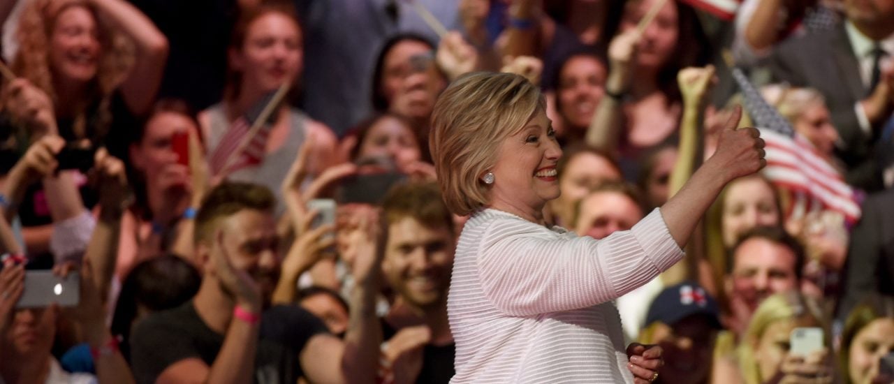 Hillary Clinton feiert den Sieg als erste weibliche Präsidentschaftskandidatin der Demokraten am 7. Juni 2016 in New York.