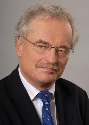 Prof. Martin Jänicke - ist Gründungsdirektor des Forschungszentrums für Umweltpolitik.