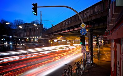 Rush Hour am Abend, damit endet ein stressiger Arbeitstag im Stau. Das Mobilitätsmanagement soll das ändern. Foto: Rush Hour CC BY-SA 2.0 | André Hofmeister / flickr.com