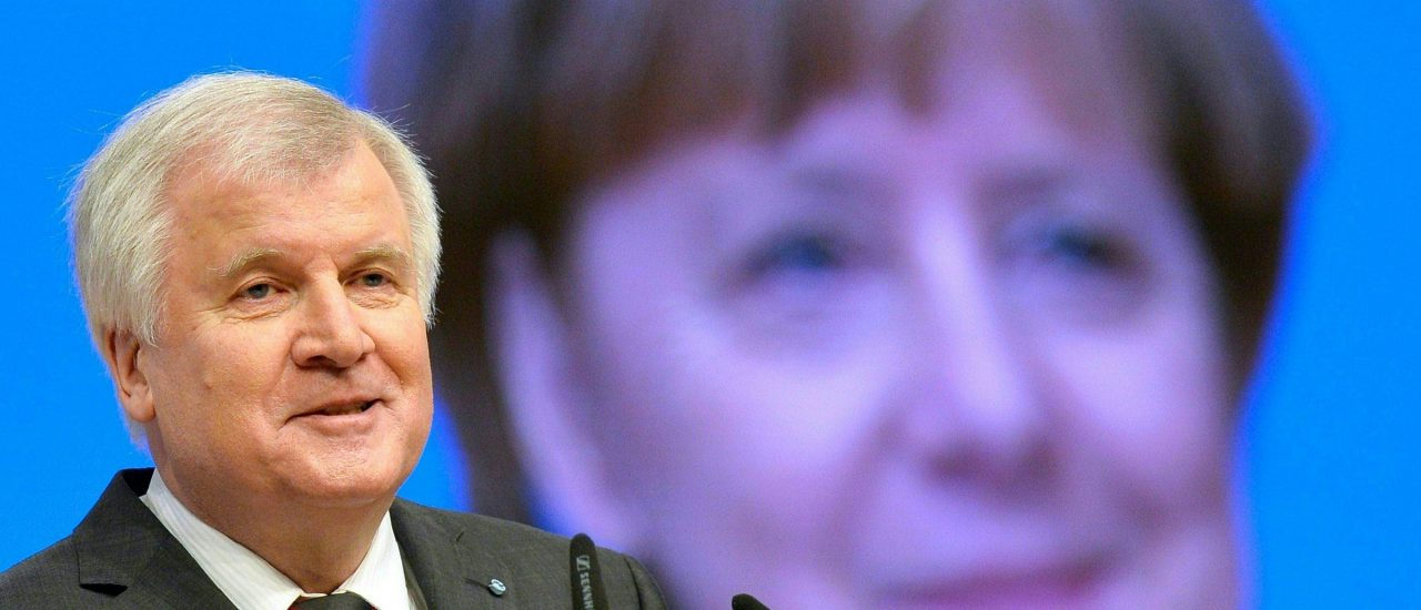 Die beiden Kontrahenten Horst Seehofer (CSU) und Angela Merkel (CDU). Foto: Thomas Kienzle | AFP 