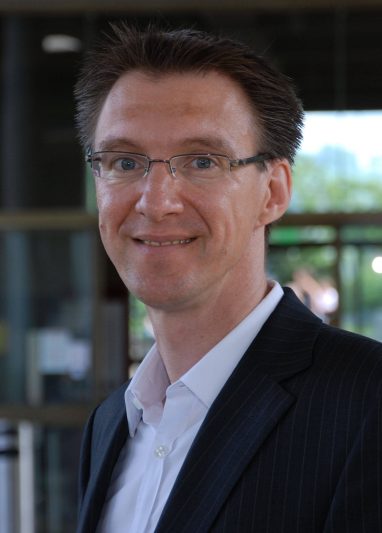 Volker Grossmann  - ist Professor für Makroökonomik an der Universität Freiburg in der Schweiz. Er findet eine Erbschaftssteuer von 100 Prozent sinnvoll. 