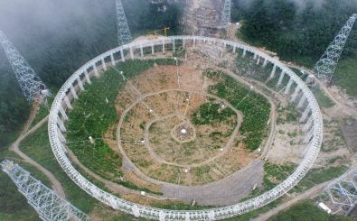 Ein Blick auf die Baustelle des Radioteleskops. Die Fläche entspricht ca. 30 Fußballfeldern. Foto: China Out | AFP