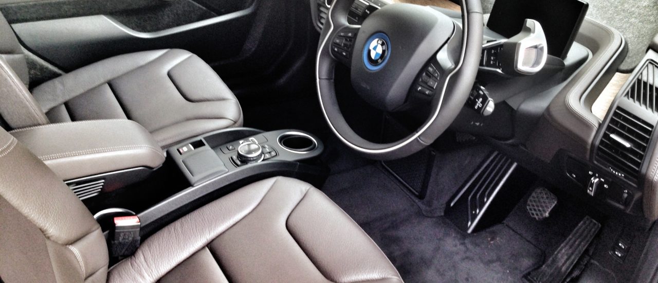 In so mancher modernen Armatur kann man gespeicherte Daten finden. Foto: BMW i3 Interior | CC BY 2.0 | Car leasing made simple / flickr.com.