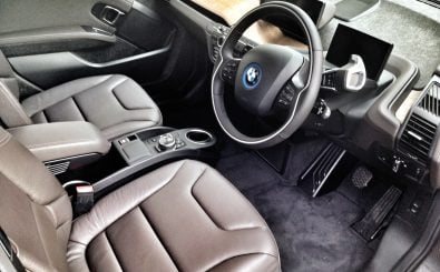 In so mancher modernen Armatur kann man gespeicherte Daten finden. Foto: BMW i3 Interior | CC BY 2.0 | Car leasing made simple / flickr.com.