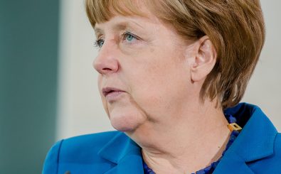 „Abends schlafe ich auch mal gerne“. Angela Merkel fühlt sich nicht ausgelaugt. Foto: Angela Merkel beim Girls’Day-Auftakt der Initiative D21 2015 CC BY-SA 2.0 | Initiative D21 / flickr.com