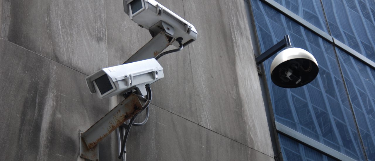 Videoüberwachung: Bei Orwells „1984“ noch Dystopie, heute Realität. Foto: Surveillance CC BY-SA 2.0 | Jonathan McIntosh / flickr.com
