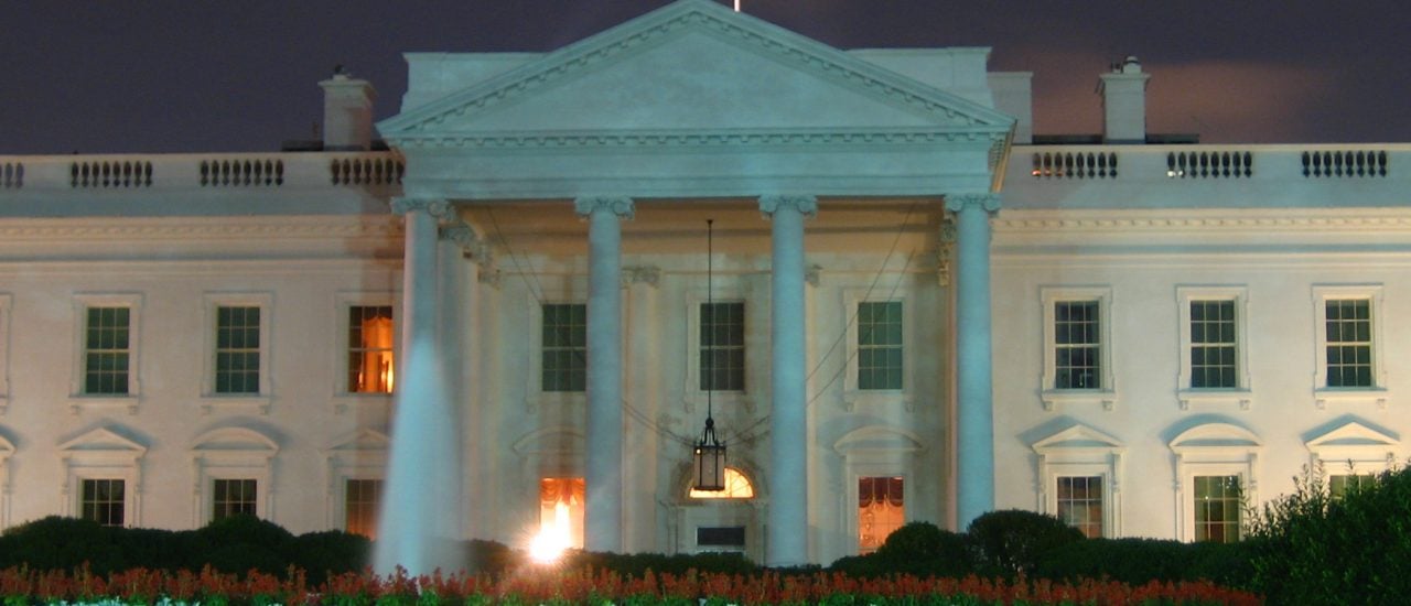 Im Weißen Haus brennt noch Licht: Präsident Obama legt oft Nachtschichten ein. Foto: White House at Night | CC BY 2.0 | Kyle Rush | flickr.com
