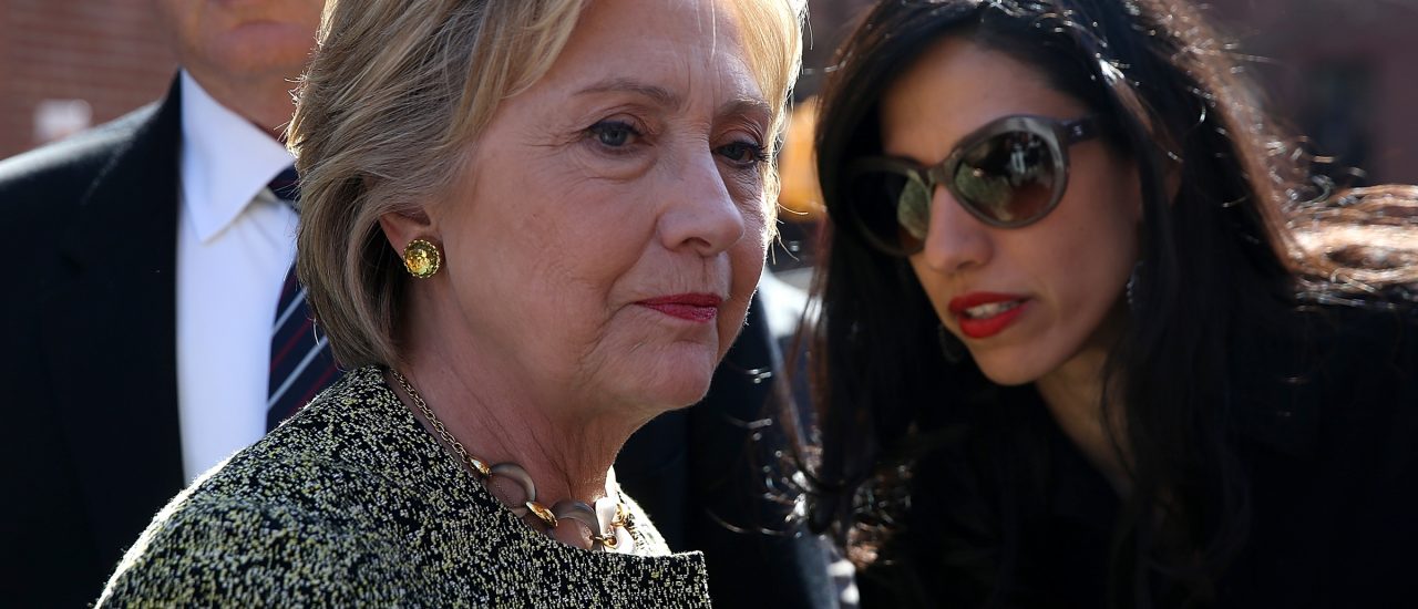 Huma Abedin gilt als eine der wichtigsten Vertrauten von Präsidentschaftskandidatin Hillary Clinton. Sie soll Treffen zwischen Clinton und Großspendern der Clinton Foundation organisiert haben. Foto: Getty Images North America/AFP | Justin Sullivan