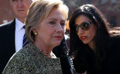 Huma Abedin gilt als eine der wichtigsten Vertrauten von Präsidentschaftskandidatin Hillary Clinton. Sie soll Treffen zwischen Clinton und Großspendern der Clinton Foundation organisiert haben. Foto: Getty Images North America/AFP | Justin Sullivan
