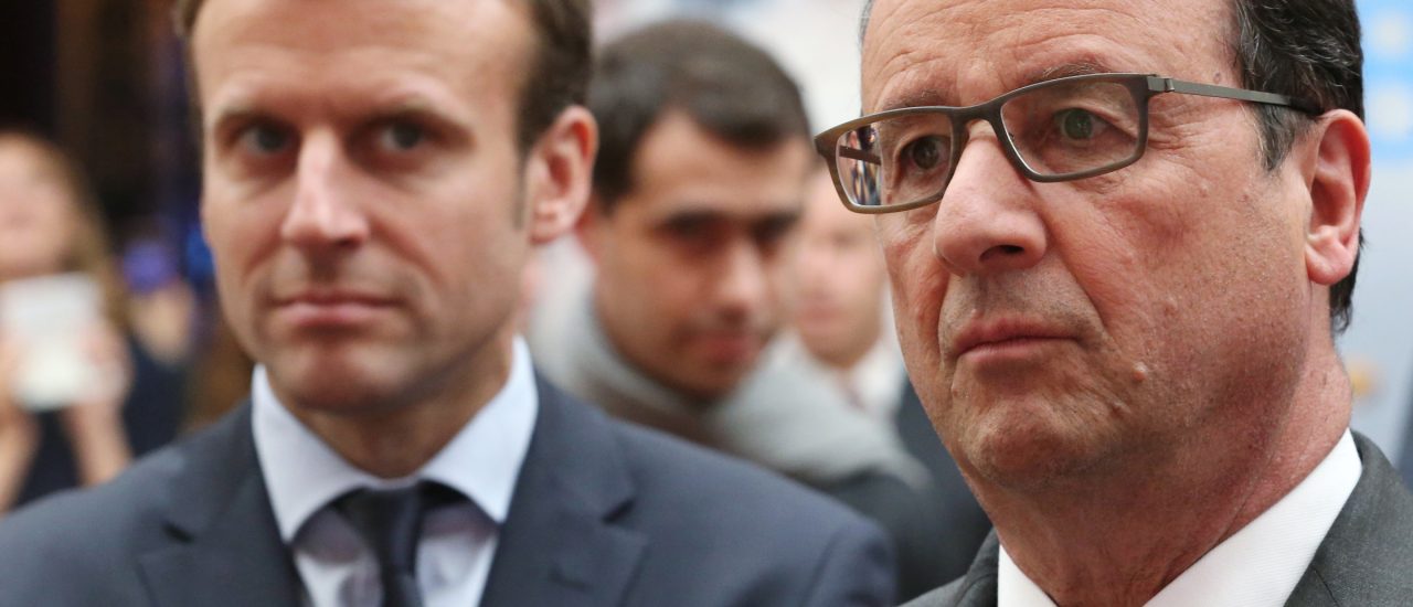 Staatspräsident François Hollande machte Emmanuel Macron 2014 zum Wirtschaftsminister von Frankreich. Macron hat seinen Rücktritt verkündet und schielt wohl nach dem Job seines alten Chefs. Foto: Pool/AFP | Charles Platiau