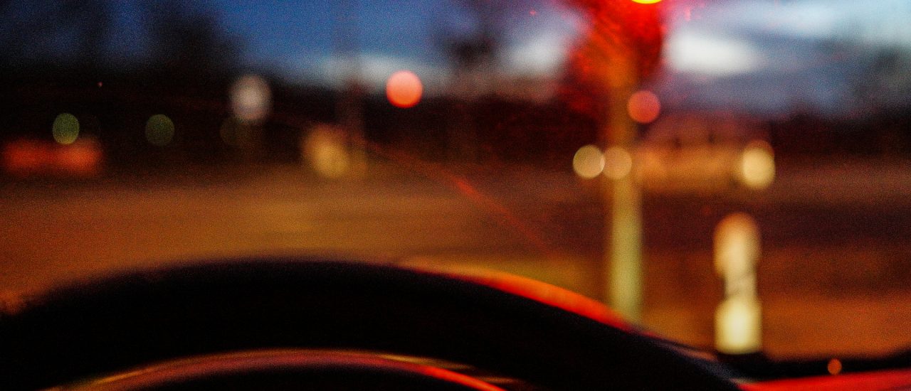 Fahrverbot: Verkehrssünder müssen das Auto jetzt schon häufig stehen lassen. Foto: Red Light | Matthias Ripp | flickr.com | CC BY 2.0
