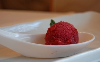 Eis selber machen? Mit Sorbet gar nicht so schwer. Foto: cherry sorbet | stu_spivack / flickr.com / CC BY SA 2.0