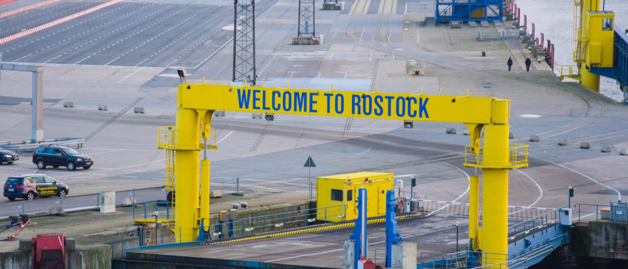 Willkommen in Rostock? Das wirkt momentan nicht so. Foto: Ferry view CC BY-SA 2.0 | Maria Eklind / flickr. com