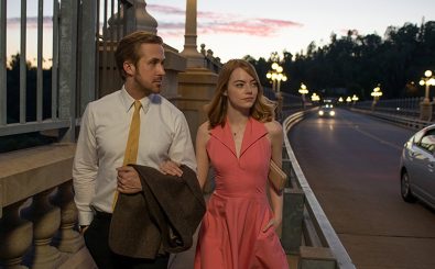 In „La La Land“ singen, tanzen und lieben sich Ryan Gosling und Emma Stone durch die Geschichte. Foto: La La Land | © 2016 Lions Gate Entertainment Inc.