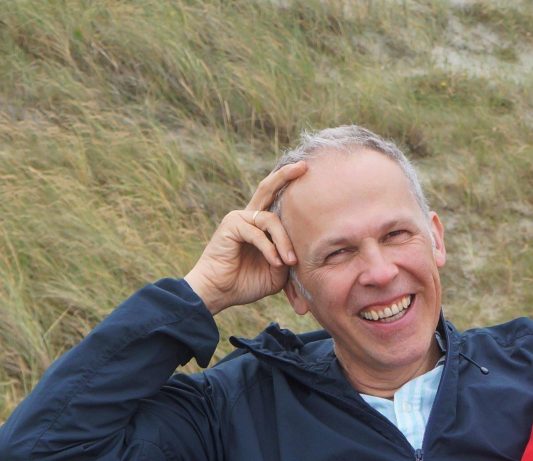 Klaus Hoppe - ist Leiter der Abteilung für Landschaftsplanung und Stadtgrün, Hamburg.
