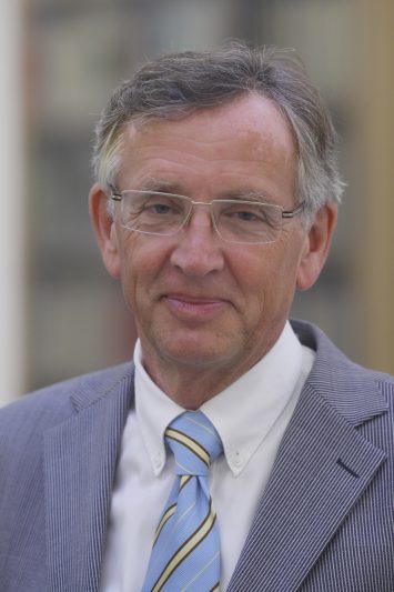 Reinhard Schmidt - ist Professor am House of Finance der Universität Frankfurt.