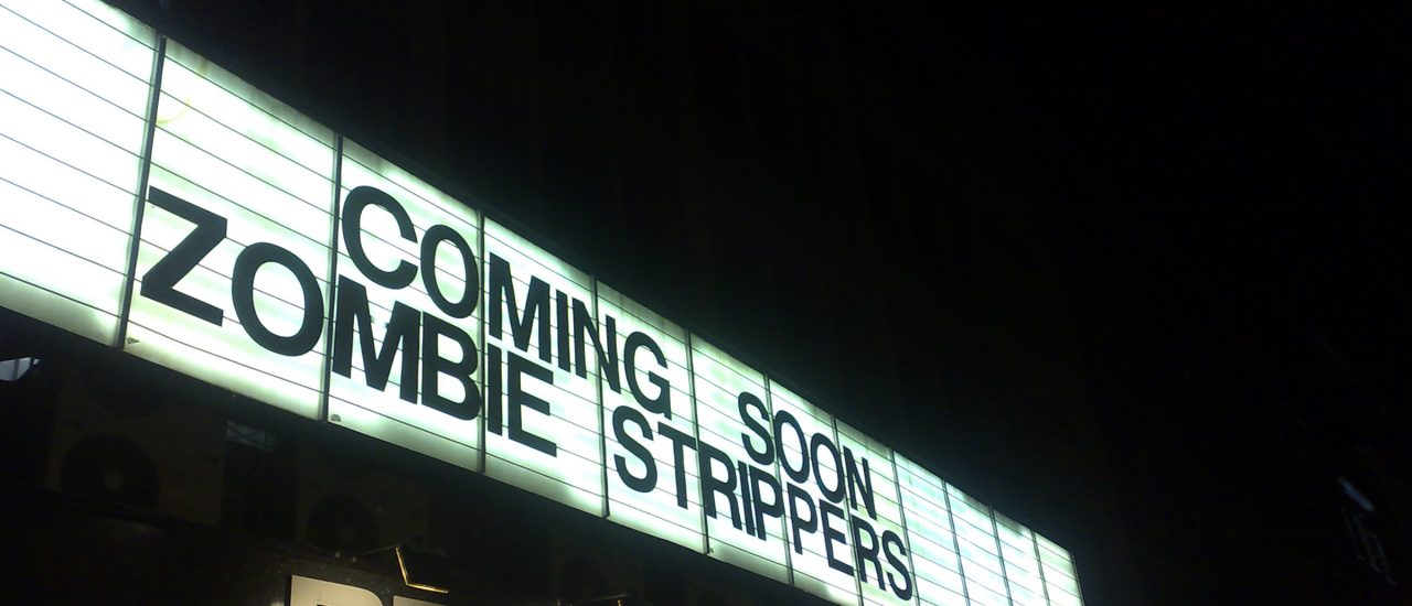 Trashfilme wie „Zombie Strippers“ erfreuen sich großer Beliebtheit. Foto: Zombie Strippers #ecode CC BY 2.0 | Mark Hillary / flickr.com