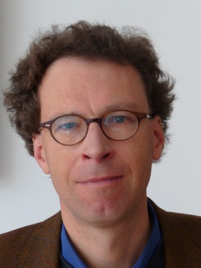 Prof. Dietmar von der Pfordten -  ist Professor für Rechts- und Sozialphilosophie an der Georg-August-Universität Göttingen.