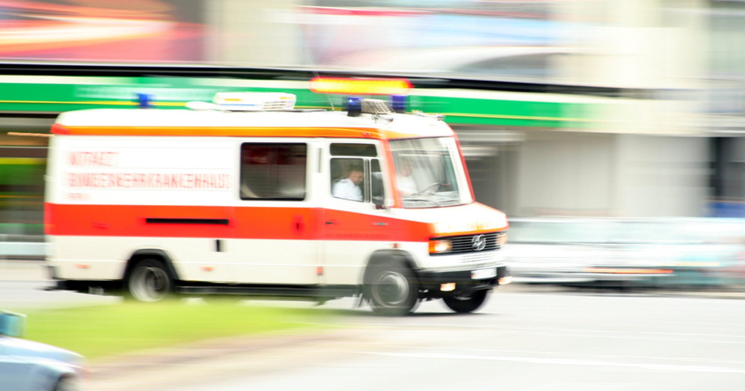 Automobil Rettungswagen Im Strassenverkehr Ruhig Bleiben Platz Machen Detektor Fm Das Podcast Radio