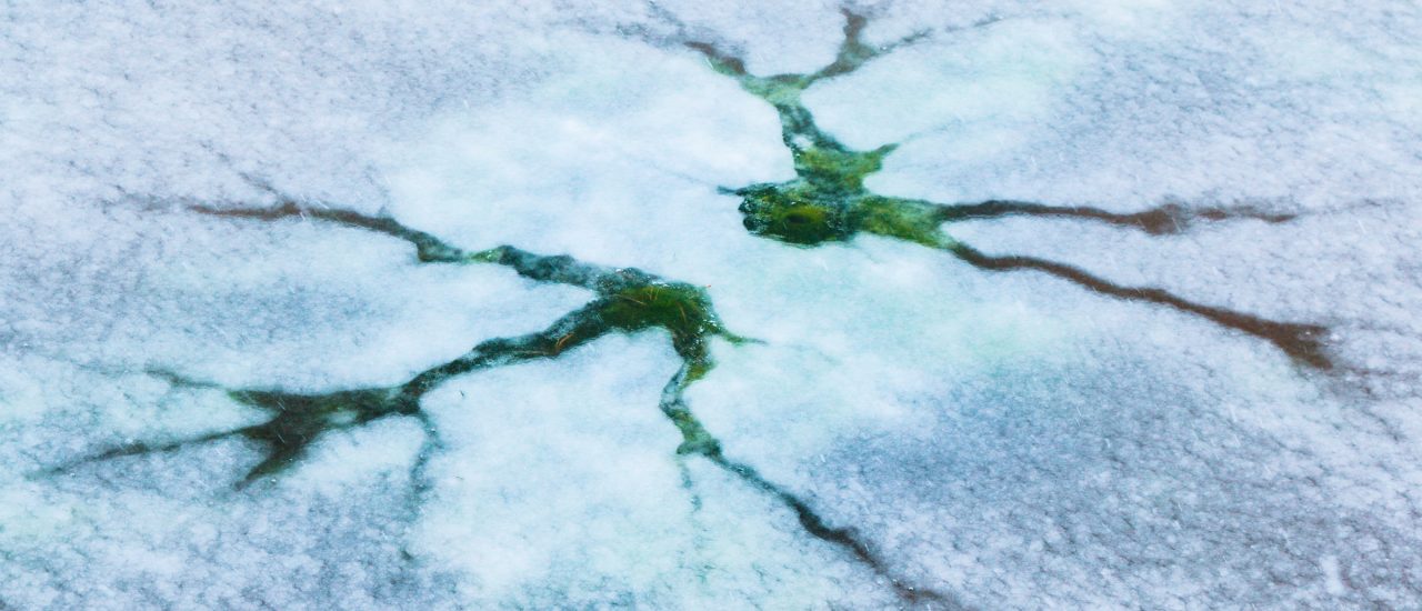 Trägt das Eis? Jahrtausende konnten sich die Inuit auf ihre Intuition verlassen. Seit die Jäger aber GPS nutzen, gibt es mehr Unfälle – und die Intuition verschwindet. Foto: CC BY-ND 2.0 | Jan Oelker / flickr.com