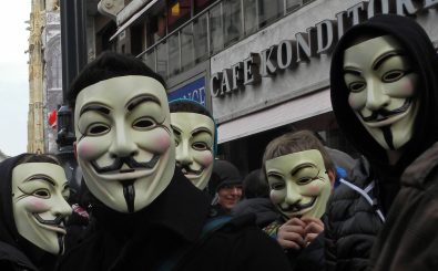 Neue Radikalität? Teilnehmer einer „Stop-ACTA“-Demo mit Guy-Fawkes-Masken. Foto: Haeferl / wikimedia.org | CC BY 3.0