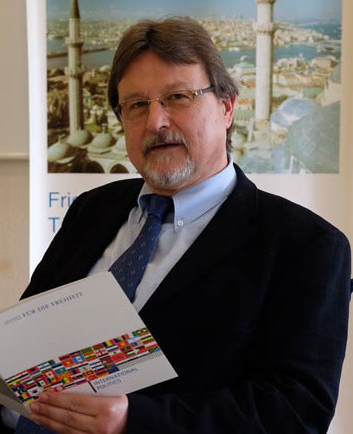Hans-Georg Fleck - wurde nach seiner Promotion 1991 für die Friedrich-Naumann-Stiftung aktiv und leitet seit 2012 das Istanbuler Büro.