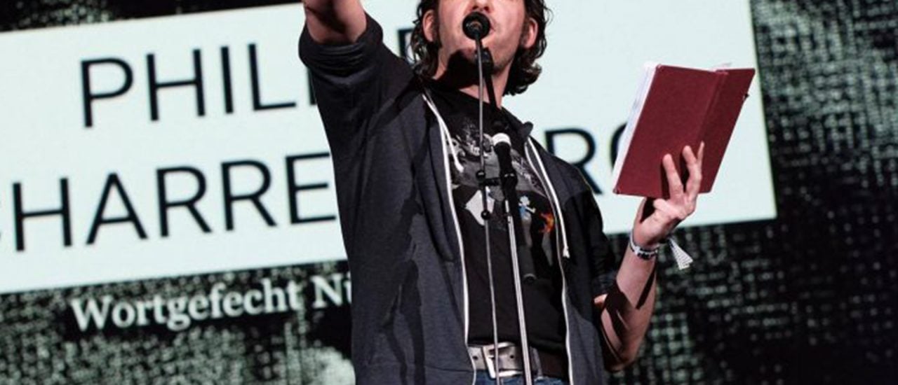 So sehen Sieger aus: Philipp Scharrenberg ist deutschsprachiger Meister im Poetry Slam. | Foto: Slam 2016