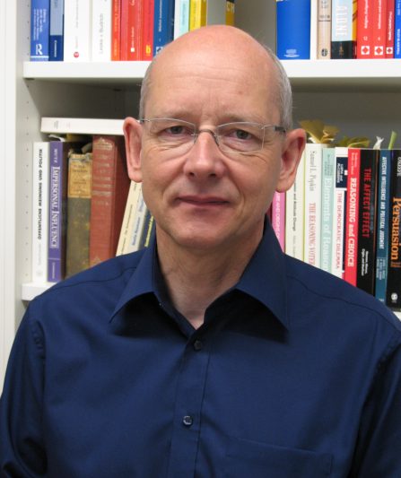 Rüdiger Schmitt-Beck - ist Professor für Politische Soziologie und Vorsitzender der Deutschen Gesellschaft für Wahlforschung.