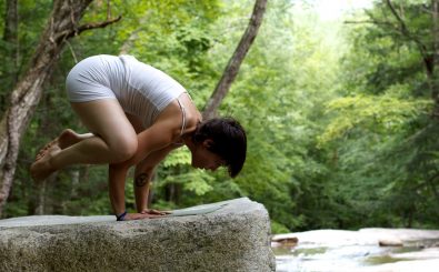Regelmäßiges Yoga kann unterstützend zur Behandlung von Essstörungen wirken. Foto: Stickney Brook Yoga 272 CC BY-SA 2.0 | Matthew Ragan / flickr.com
