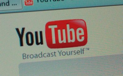 YouTube und die GEMA haben sich geeinigt. Foto: Youtube logo / credit: CC BY 2.0 | Andrew Perry / flickr.com
