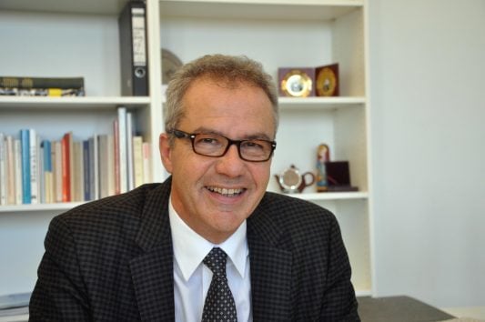 Dr. Georg Hermes - ist Professor für öffentliches Recht an der Johann-Wolfgang-Goethe-Universität in Frankfurt am Main.
