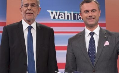 Vor dem letzten Fernsehduell haben beide Kandidaten noch „gut Lachen“: In Österreich entscheidet die Wiederholung einer Stichwahl erneut zwischen Alexander Van der Bellen und Norbert Hofer. Foto: Joe Klamar | AFP