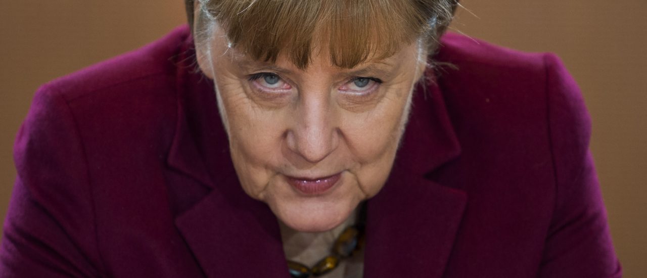 Angela Merkel ist erneut die Kanzlerkandidatin der CDU. Beim Parteitag in Essen äußern Parteimitglieder jedoch lautstark ihren Unmut. Foto: Afp | Odd Andersen