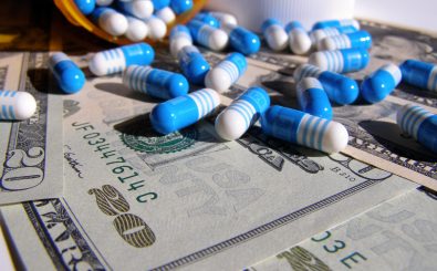 Euros für Ärzte: Warum die fließen, ist nicht immer transparent. Foto:Prescription Prices Ver3/’ccPixs.com‘- www.ccPixs.com. CC BY 2.0 | Chris Potter / flickr.com