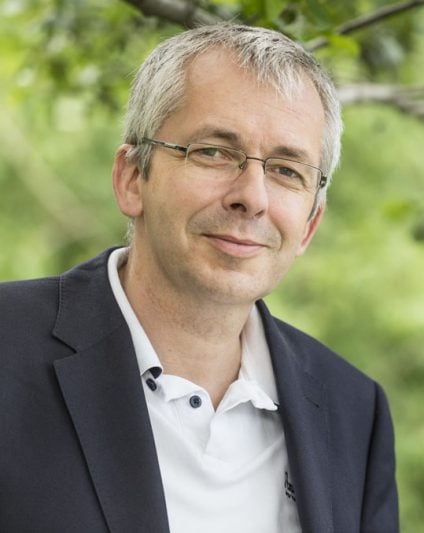 Bernd Hansjürgens - ist Professor für Volkswirtschaftslehre mit dem Schwerpunkt Umweltökonomik an der Martin-Luther-Universität Halle-Wittenberg und forscht zum so genannten Naturkapital in Deutschland. 