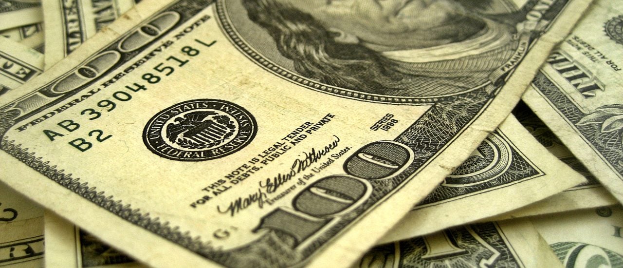 Mit der Erhöhung des Leitzinses reagiert die US-Notenbank auf Trumps Wirtschaftspläne. Foto: Dollars CC BY-SA 2.0 | 401(K) 2012 / flickr.com