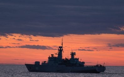 Auf- oder Abmarsch? Ein finnisches Kriegsschiff im Rahmen einer NATO-Aktion in der Nordsee. Foto: Public Domain Mark 1.0 | Commander US Naval Forces Europ-Africa US 6th / flickr.com