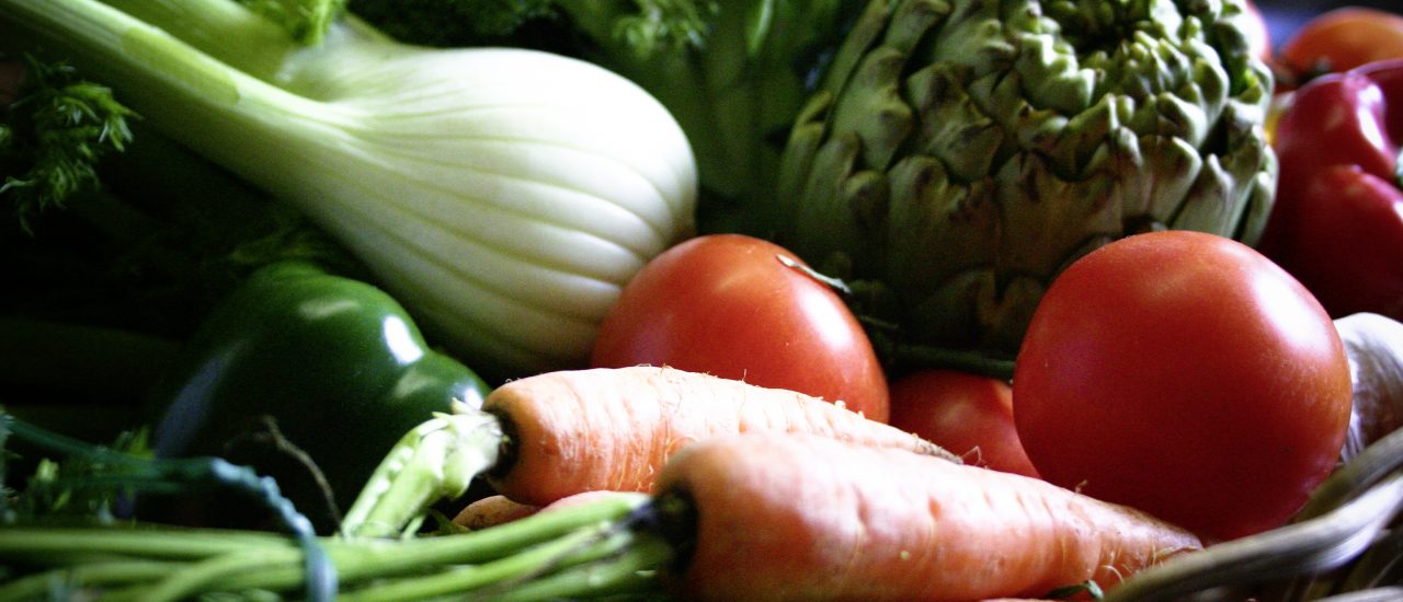 Wer genug Obst und Gemüse isst, braucht in der Regel keine Nahrungsergänzungsmittel. Foto: vegetables | Markus Spiske / flickr.com / CC BY 2.0