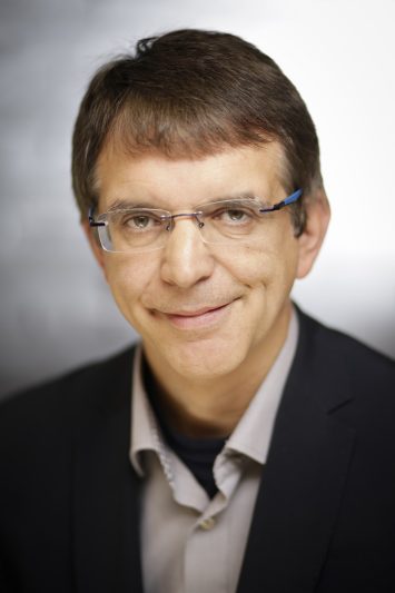 Prof. Dr. Albert Newen - ist Professor für Philosophie an der Ruhr-Universität Bochum.