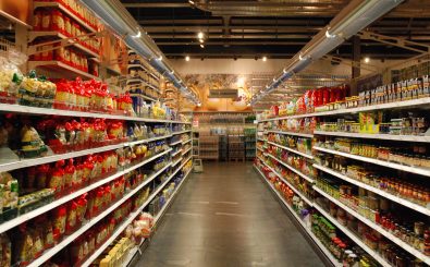 Die große Auswahl in Supermärkten scheint oft nur so groß. Laut Konzernatlas verbergen sich dahinter jedoch nur wenige Großanbieter. Foto: CC BY-SA 2.0 | Happy Meal / flickr.com