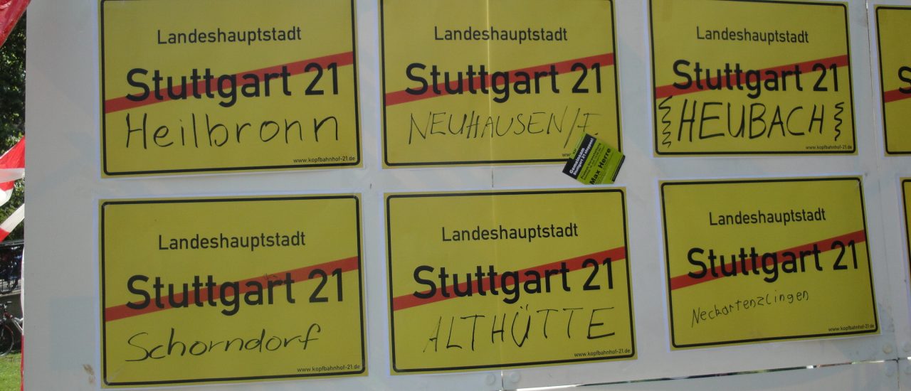 Stuttgart 21 beansprucht als Bauprojekt Millionen. Die Proteste gehen über die Stadtgrenzen hinaus. Foto: Kundgebung gegen Stuttgart 21 CC BY-SA 2.0 | Bündnis 90/Die Grünen Baden-Württemberg / flickr.com