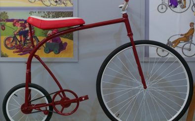 Im Rahmen der Berlinder Fahrradschau und der Berlin Bicycle Week werden die neuesten Entwicklungen rund ums Fahrrad präsentiert. Foto:  A bicycle designed to be used by a Circus’s Clown | CC BY 2.0 | Pedro Ribeiro Simões / flickr.com
