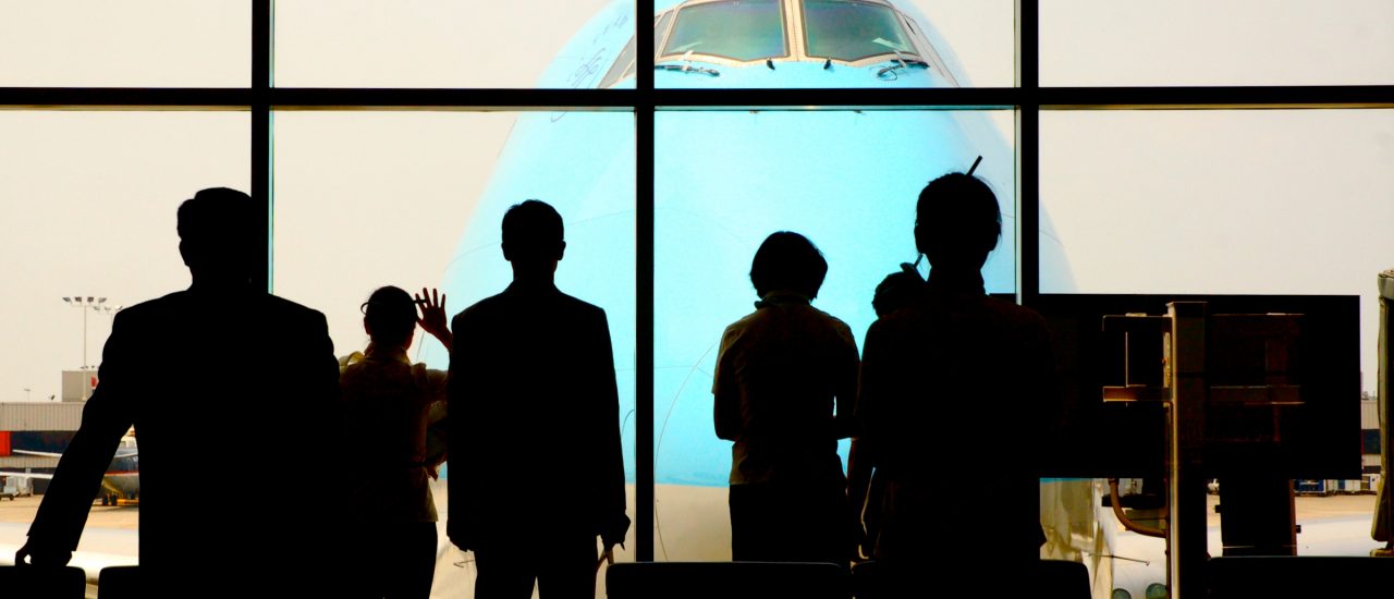 Viele Geflüchtete zieht es wieder in ihre Heimatländer zurück. Das Programm „Starthilfe Plus“ von der Bundesregierung setzt dazu finazielle Anreize. Foto: Airport CC BY-SA 2.0 | Jorge Díaz / flickr.com
