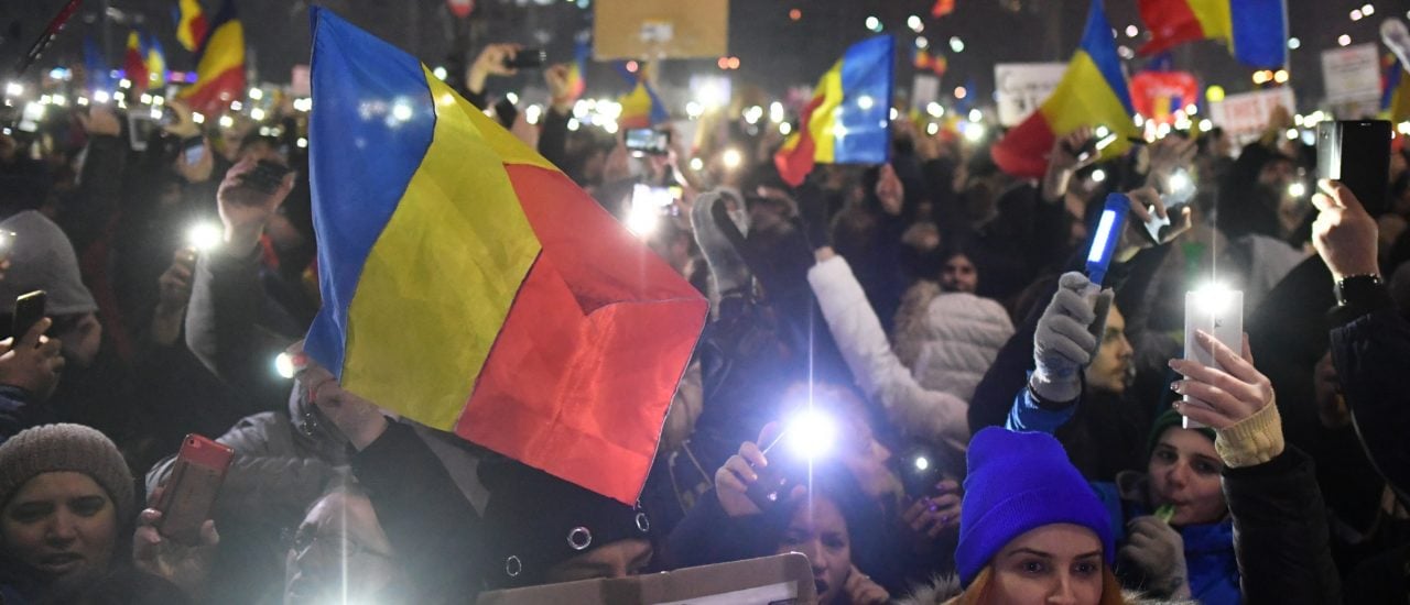 Seit einer Woche gibt es jeden Abend Proteste in der rumänischen Hauptstadt. Die Menschen haben die Korruption in ihrem Land satt. Foto: Daniel Mihailescu | AFP