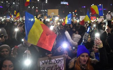 Seit einer Woche gibt es jeden Abend Proteste in der rumänischen Hauptstadt. Die Menschen haben die Korruption in ihrem Land satt. Foto: Daniel Mihailescu | AFP