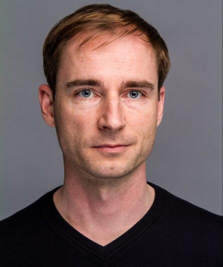 Sebastian Frenzel - ist stellvertretender Chefredakteur beim Monopol-Magazin.