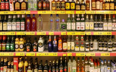 Die deutsche Alkoholindustrie wehrt sich gegen weniger Werbung, höhere Preise und eingeschränkte Verfügbarkeit von Alkohol. Foto: CC BY 2.5 | Ralf Roletschek / wikipedia.org